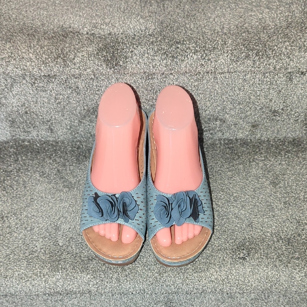 Elegant Blue Peep-Toe Sandals